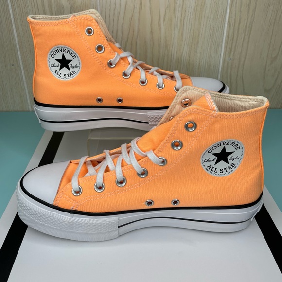 SOLD Converse Chuck Taylor All Star Lift Women's Platform High-Tops - Peach Beam - Picture 3 of 8